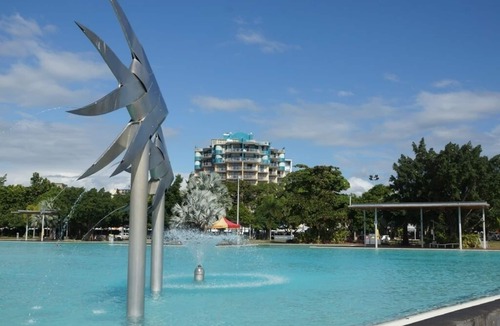 Cairns Central Business District Apartment | ABSOLUTE STUNNING WATER VIEWS IN THE CITY