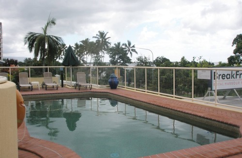 Cairns Central Business District Apartment | ABSOLUTE STUNNING WATER VIEWS IN THE CITY