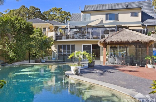 Summerland Point House | Absolute waterfront house with pool and jetty