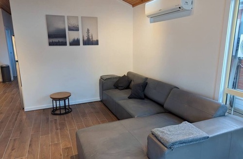 Wisemans Ferry Cabin | Absolute Waterfront Cabin - Pet Friendly