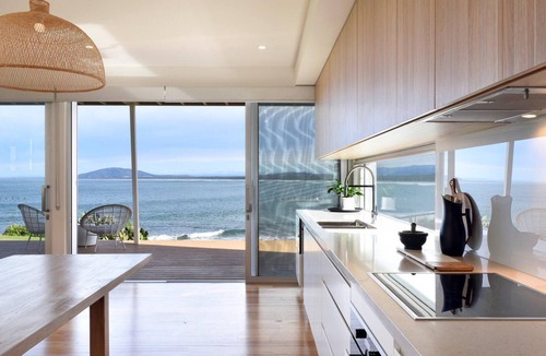Gerroa House | Absolute Waterfront - Amazing beach views