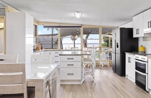 Toukley House | Absolute Waterfront Hidden Gem Toukley