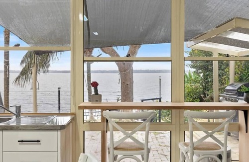 Toukley House | Absolute Waterfront Hidden Gem Toukley