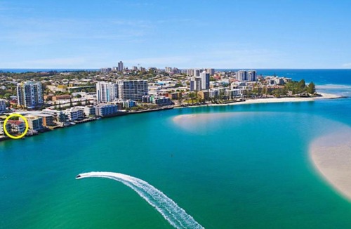 Caloundra House | Absolute Waterfront On The Pumicestone Passage