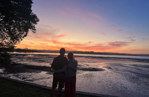 Clarks Beach Apartment | Absolute Waterfront Serenity Near Auckland