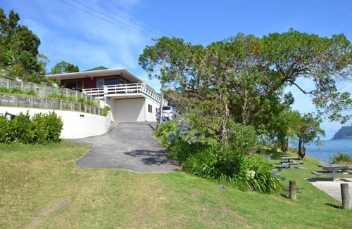 Tairua House | Absolute waterfront with stunning views