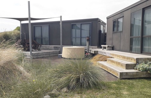 Pukehina Cabin | Absolutely Awesome Beach Front Rural Retreat.