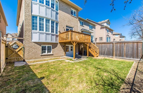 Richmond Hill Apartment | Absolutely Beautiful Walkout Basement Apartment