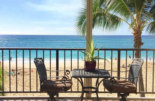 Makaha Condo | Absolutely Beautiful Ocean Front Condo! Sleeps 4!