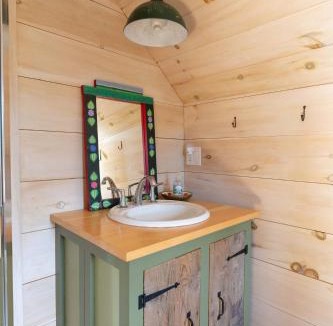 Montpelier House | Absolutely Gorgeous Vermont Cottage