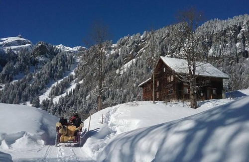 Braunwald Ski Chalet | Absolutely quiet panoramic location in an ancient wooden house