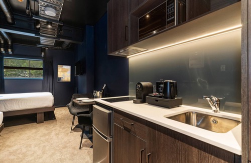 Newton Hotel | Abstract Hotel