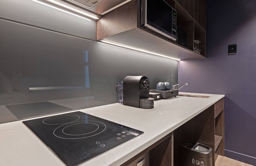 Newton Hotel | Abstract Hotel