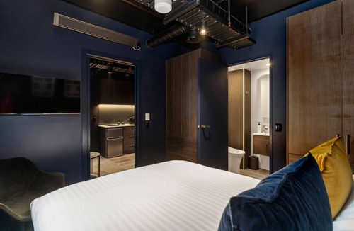 Newton Hotel | Abstract Hotel