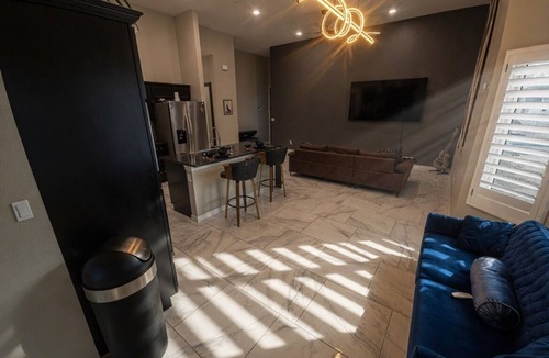 Northeast El Paso House | Abstract Oasis Loft