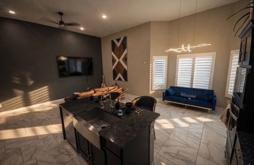 Northeast El Paso House | Abstract Oasis Loft