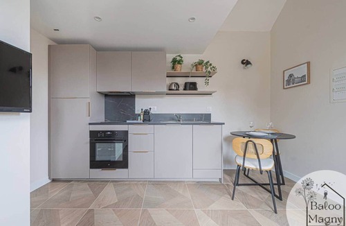 Magny-le-Hongre Apartment | Abu's Hideaway - Cosy Studio at Disneyland
