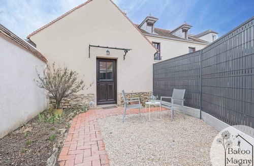 Magny-le-Hongre Apartment | Abu's Hideaway - Cosy Studio at Disneyland