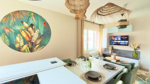 Centre Ville Apartment | Abyssea - Évasion Tropicale - Netflix - Centre