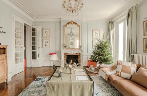 Chaillot Apartment | AC 3bds Apt with arc de triomphe view & terrace
