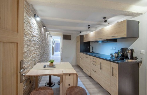 Les Grands Carmes Apartment | AC Apartment near Vieux-Port & Panier