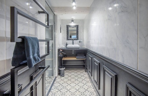 Les Grands Carmes Apartment | AC Apartment near Vieux-Port & Panier