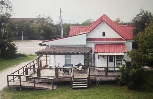 Elmaton Cottage | AC, Free WIFI - Sleeps 7 - Full Kitchen