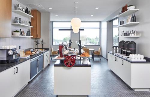 West Oak Hill Hotel | AC Hotel by Marriott Austin Hill Country