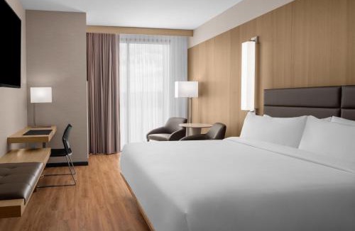 Downtown Vancouver Hotel | AC Hotel by Marriott Vancouver Waterfront