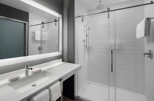 Downtown Hotel | AC Hotel St. Louis Clayton