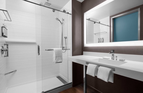 Downtown Vancouver Hotel | AC Hotel Vancouver Waterfront