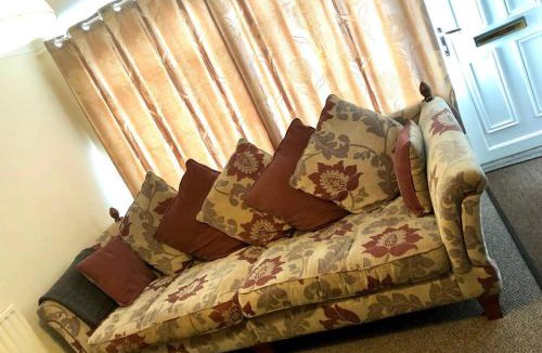 Rochford Apartment | AC Lounge 115