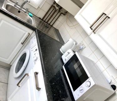 Rochford Apartment | AC Lounge 115