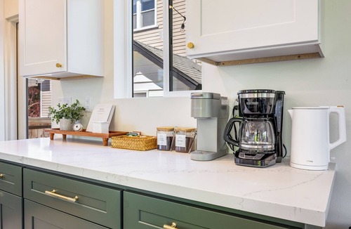Miller Park House | AC/New Remodel/Chef's Kitchen/BBQ/Cap Hill
