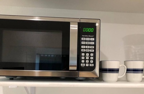 Fairview Apartment | AC Studio with Fully Stocked Kitchenette