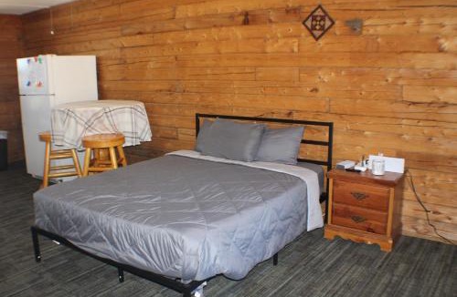 Chassell Apartment | AC4 Northwoods Getaway w Jetted Tub