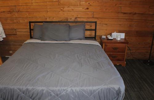 Chassell Apartment | AC4 Northwoods Getaway w Jetted Tub
