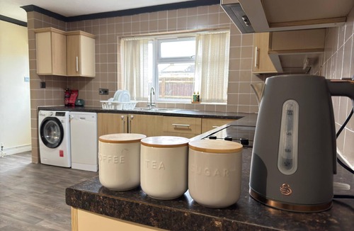 Brize Norton House | Acaccia Bunglow