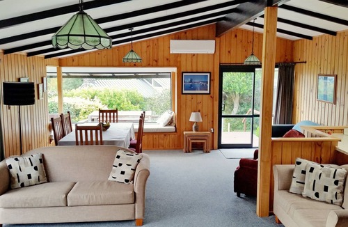 Acacia Bay House | Acacia Bay Holiday Gem