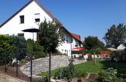Drosendorf Apartment | Acacia blossom vacation apartment - live in style and feel at home