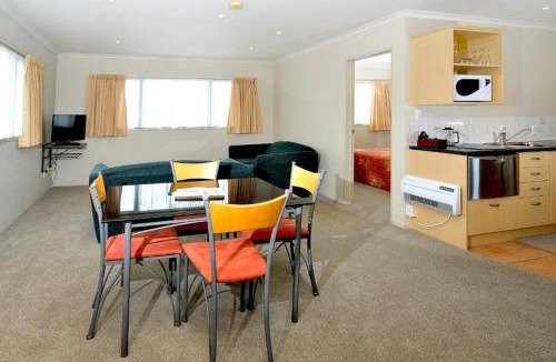 East Tamaki Hotel | Academy at Botany Motor Inn
