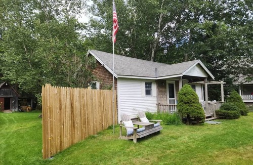Lamoine Beach House | Acadia Lobsterman's Coastal Bungalow