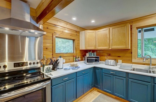 Surry House | Acadia Waterfront Escape w/Firepit & Dock