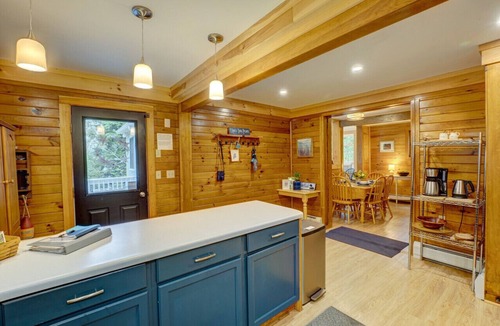 Surry House | Acadia Waterfront Escape w/Firepit & Dock