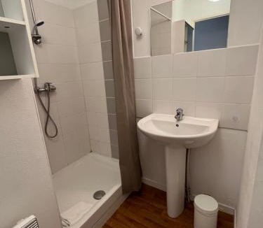 Quartier Calmette Apartment | Acajou, Studio avec terrasse et parking privé