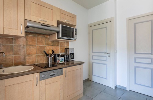 Callian Apartment | Accès aux piscines | Studio climatisé avec balcon