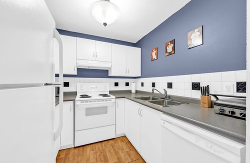 Sandwich Towne Condo | Access to the beach and riverside trail.