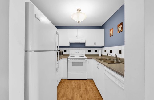 Sandwich Towne Condo | Access to the beach and riverside trail.