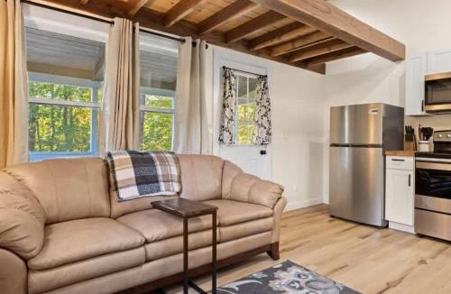 Hendersonville House | Accessible 1BR Cottage with Firepit Near Trails