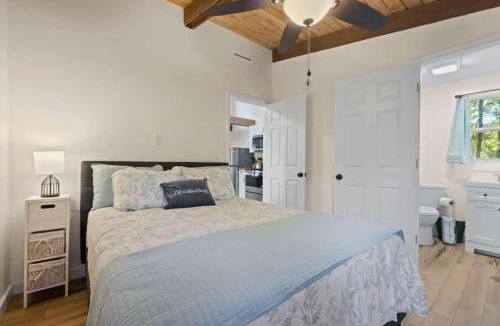 Hendersonville House | Accessible 1BR Cottage with Firepit Near Trails